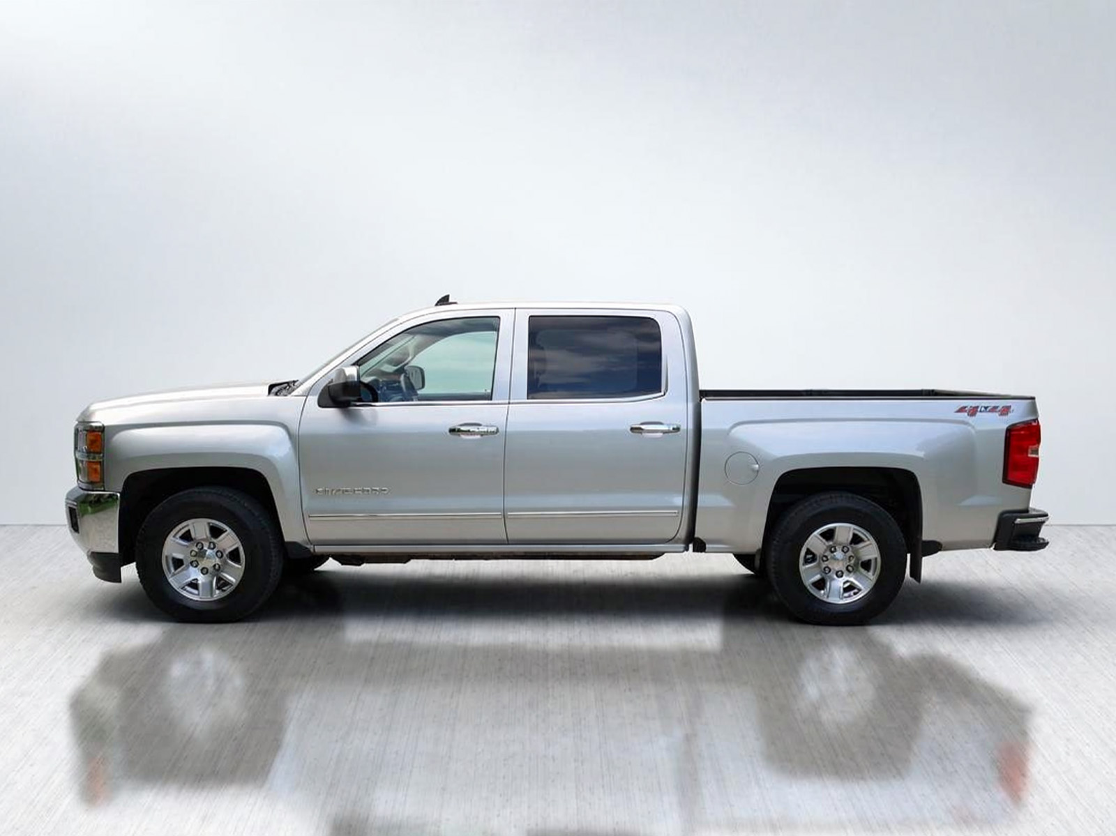 2018 Chevrolet Silverado 1500 LTZ Crew Cab 4WD thumbnail 5