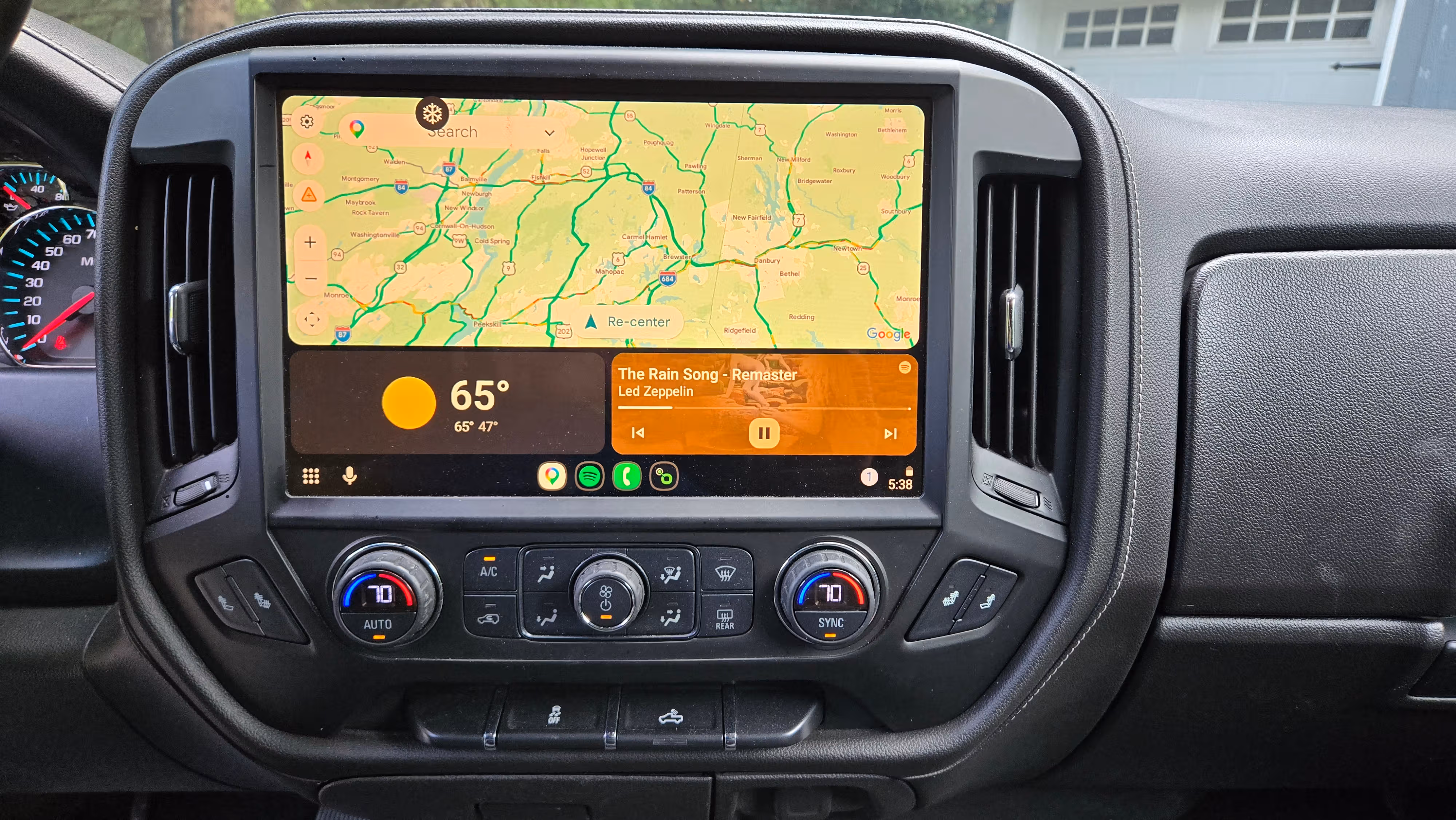 2018 Chevrolet Silverado 1500 LTZ Crew Cab 4WD thumbnail 9