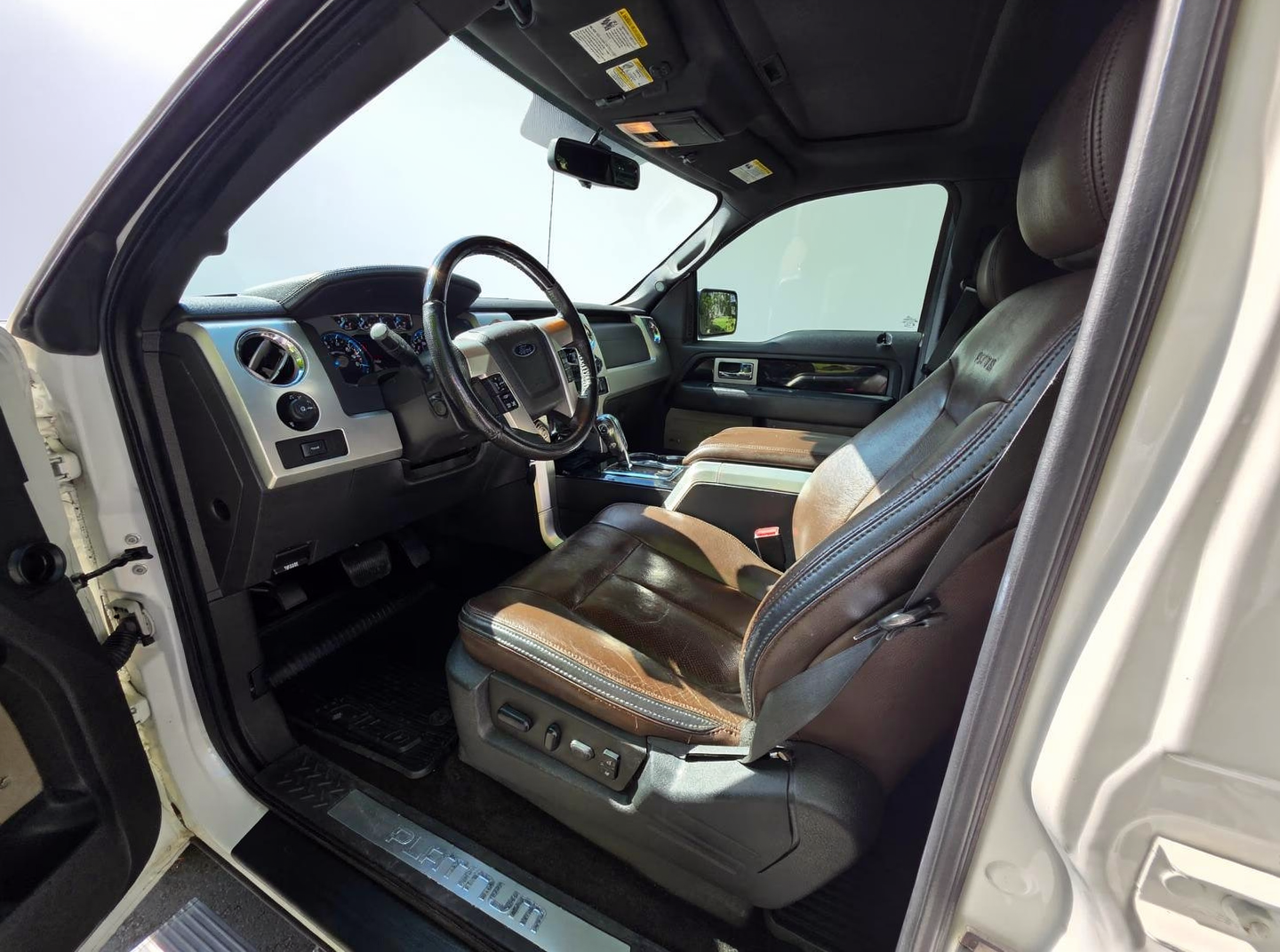 2011 Ford F-150 Platinum SuperCrew 4WD thumbnail 12
