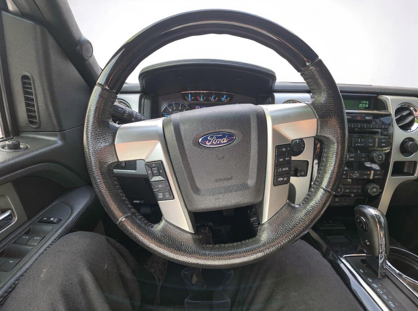 2011 Ford F-150 Platinum SuperCrew 4WD thumbnail 5