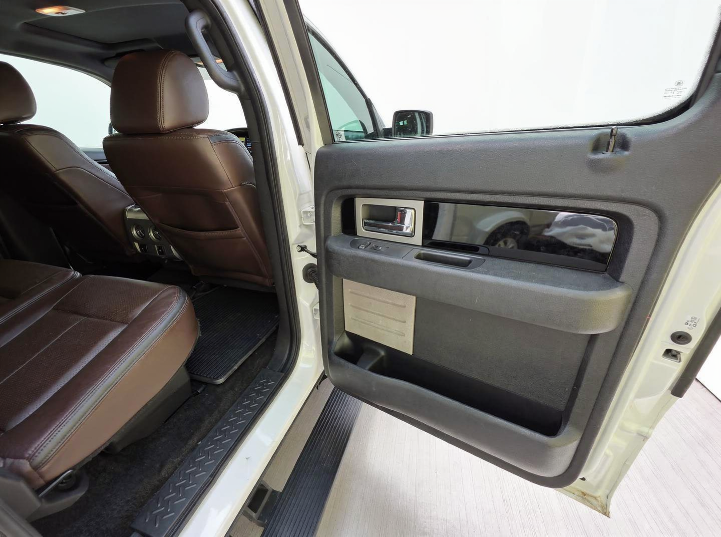 2011 Ford F-150 Platinum SuperCrew 4WD thumbnail 7