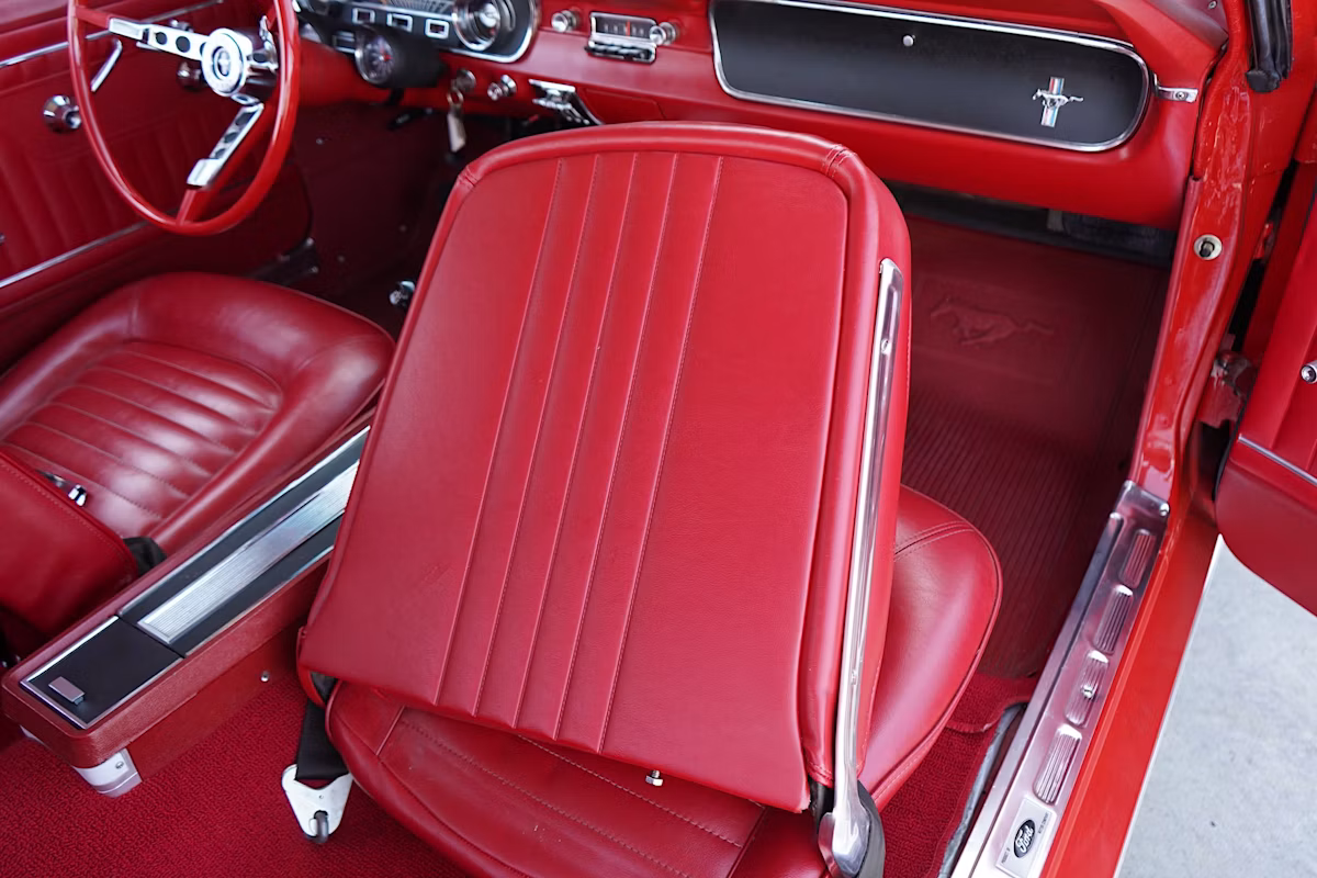 1965 Ford Mustang Coupe K-Code Four-Speed thumbnail 10
