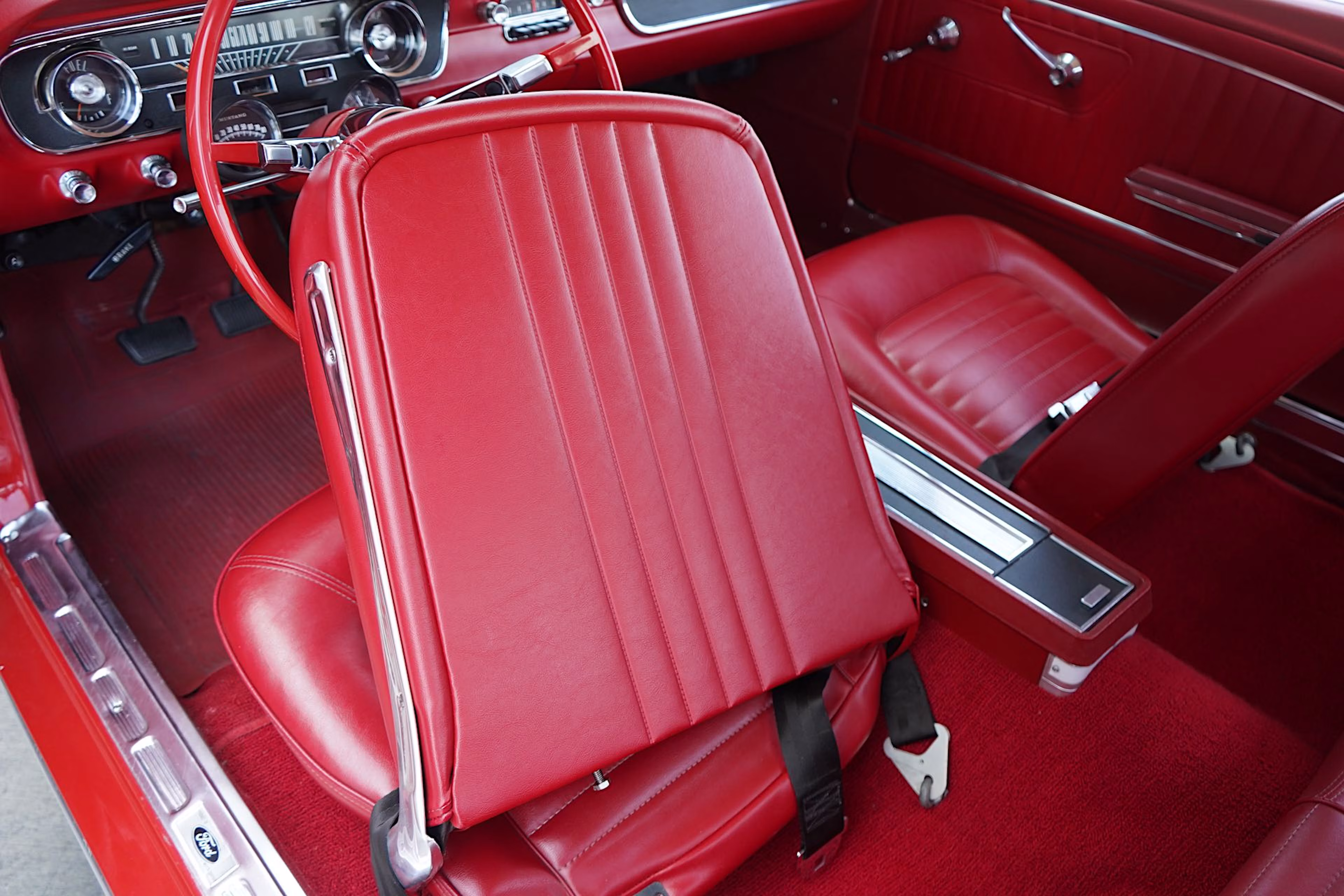 1965 Ford Mustang Coupe K-Code Four-Speed thumbnail 11