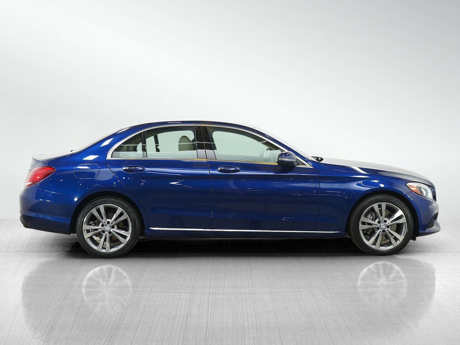 2017 Mercedes-Benz C 300 4MATIC thumbnail 4