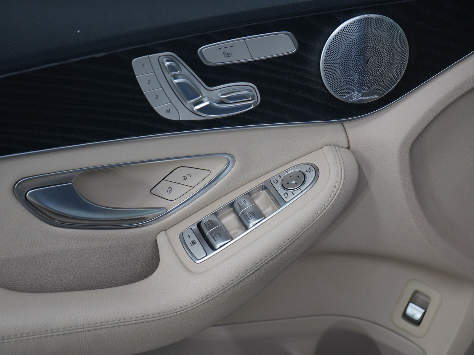 2017 Mercedes-Benz C 300 4MATIC thumbnail 9
