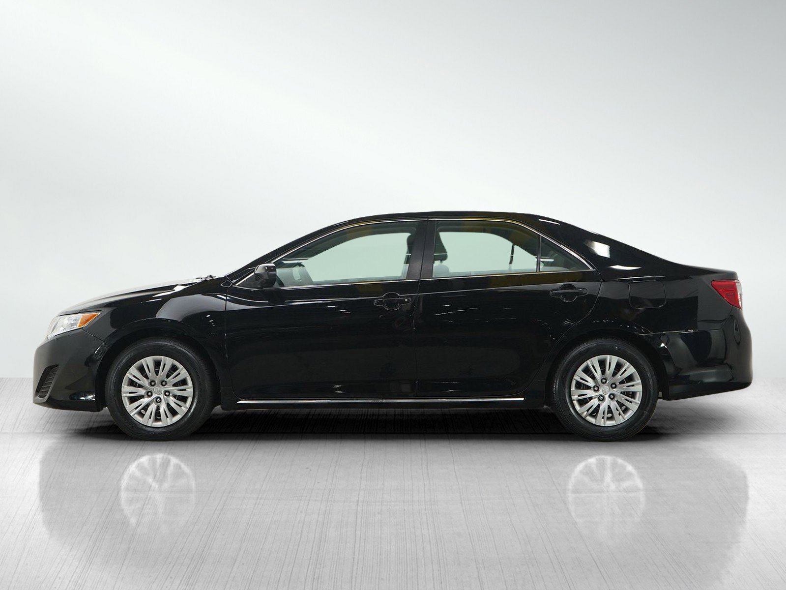 2014 Toyota Camry thumbnail 3