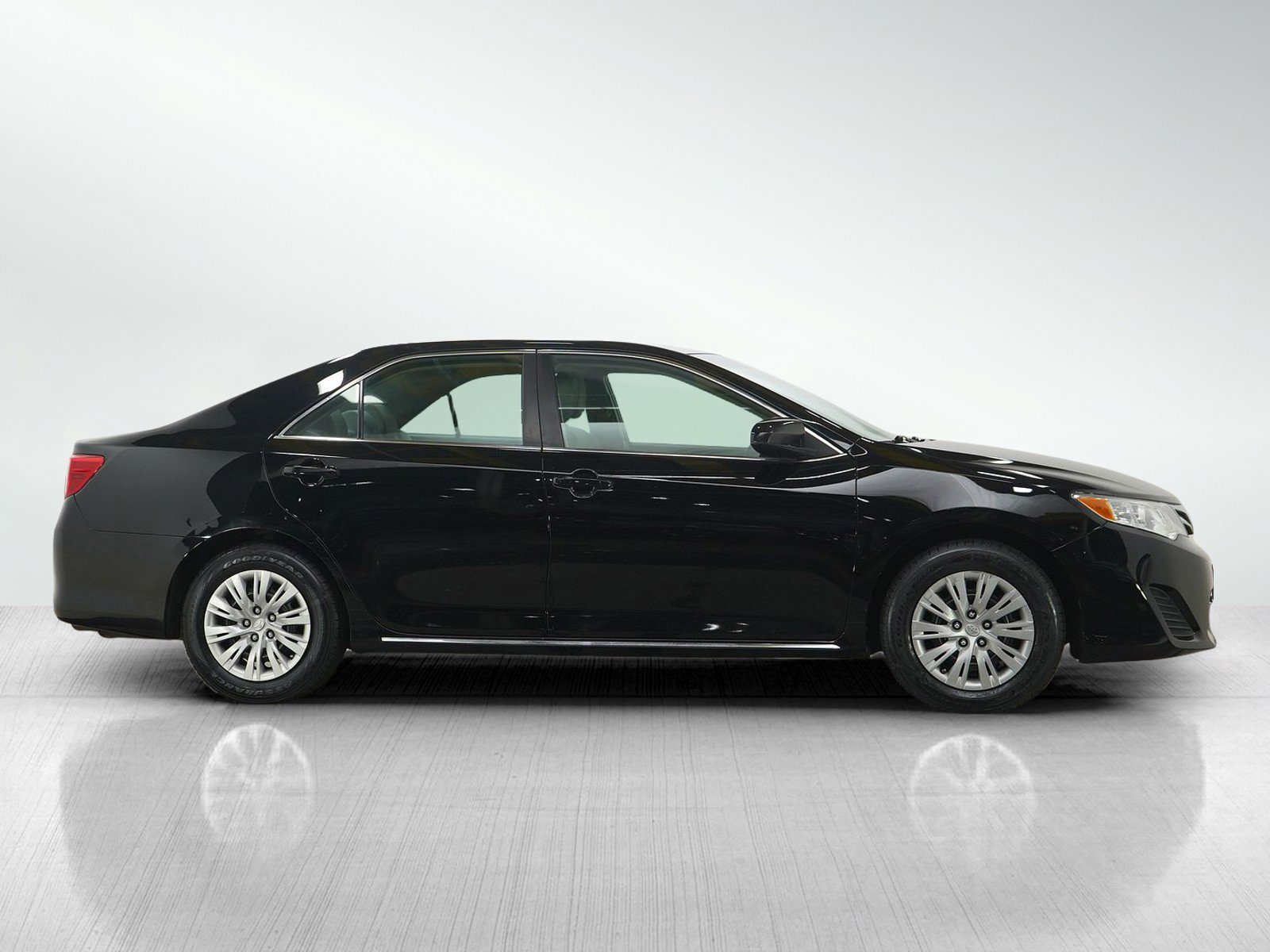 2014 Toyota Camry thumbnail 4