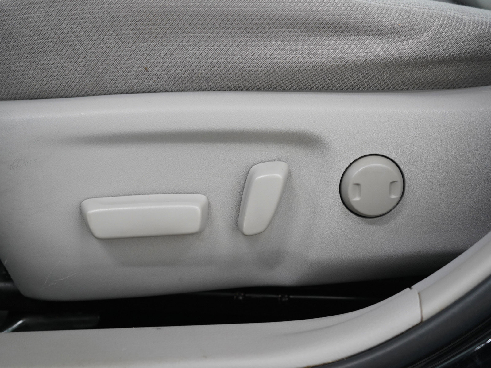 2014 Toyota Camry thumbnail 6